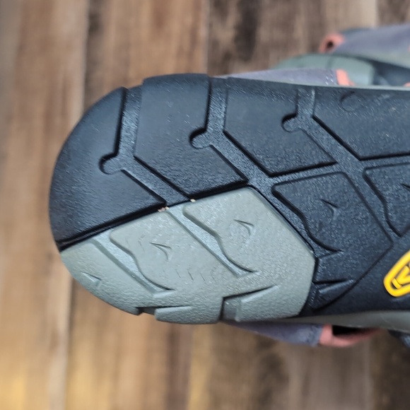 Keen Clearwater CNX Sandals • Size 9.5 • Raven / Tortoise Shell - Picture 11 of 16